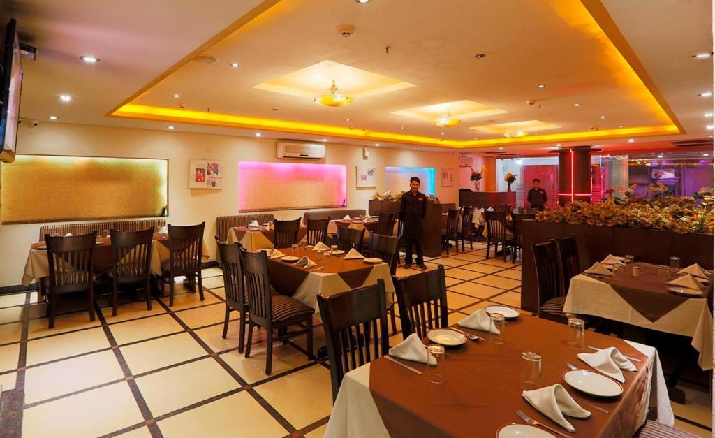 Airport La Sapphire Hotel & Restaurant New Delhi Eksteriør billede