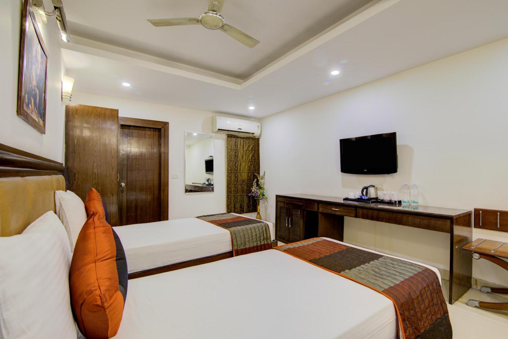 Airport La Sapphire Hotel & Restaurant New Delhi Eksteriør billede