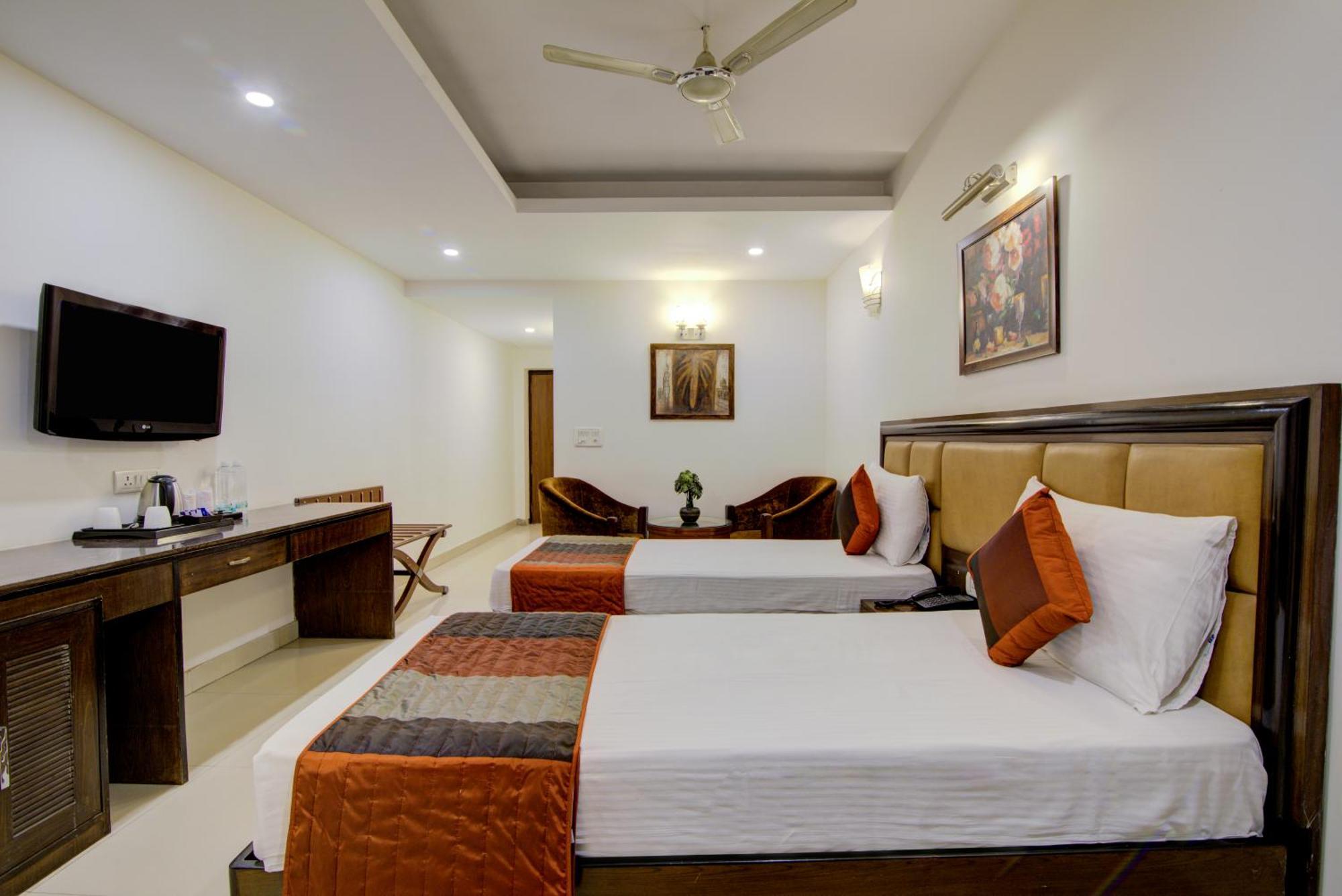 Airport La Sapphire Hotel & Restaurant New Delhi Eksteriør billede