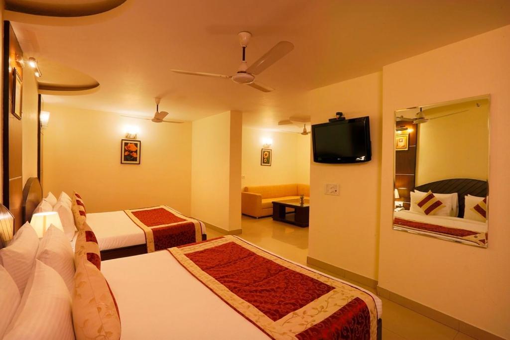 Airport La Sapphire Hotel & Restaurant New Delhi Eksteriør billede