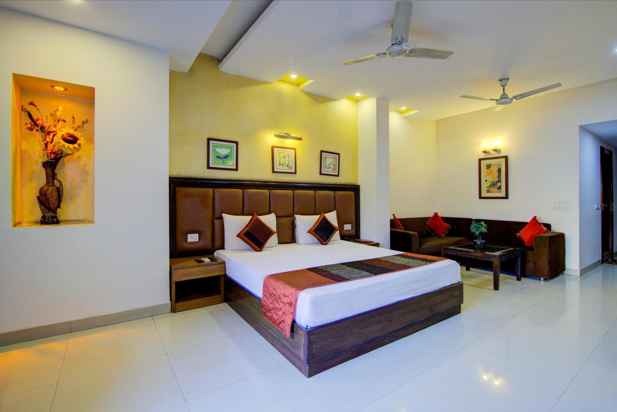 Airport La Sapphire Hotel & Restaurant New Delhi Eksteriør billede