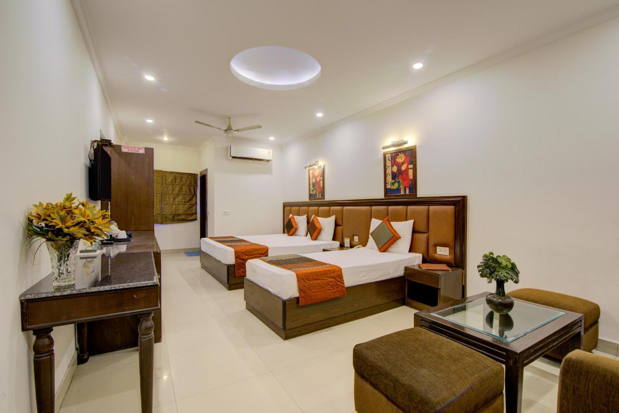 Airport La Sapphire Hotel & Restaurant New Delhi Eksteriør billede
