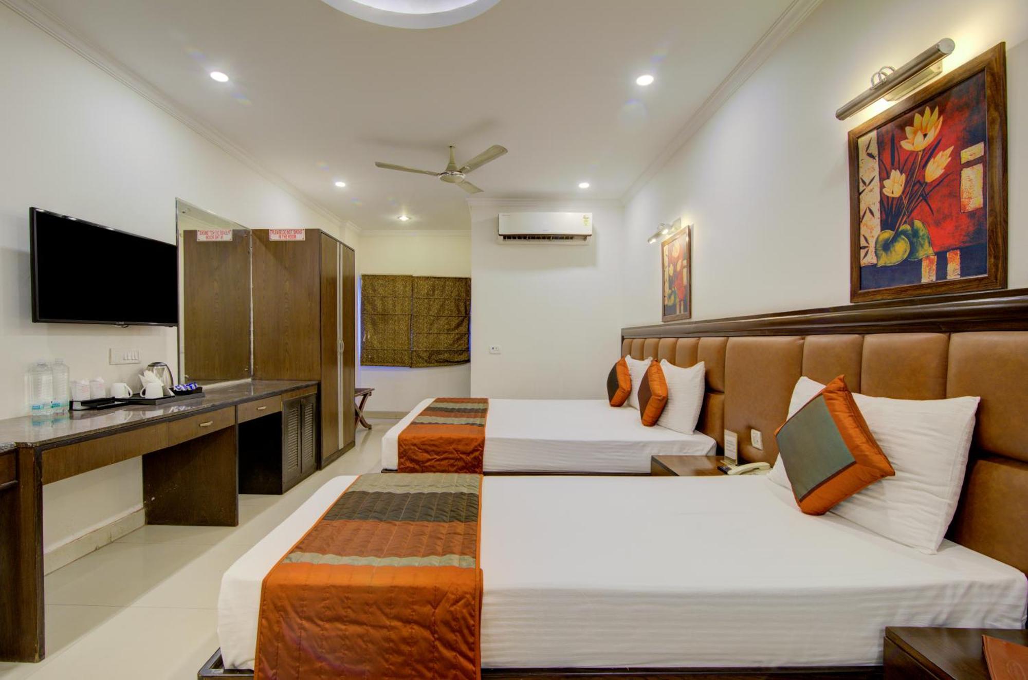 Airport La Sapphire Hotel & Restaurant New Delhi Eksteriør billede
