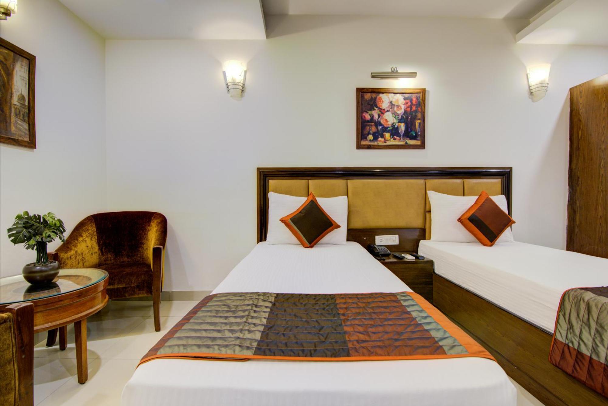 Airport La Sapphire Hotel & Restaurant New Delhi Eksteriør billede