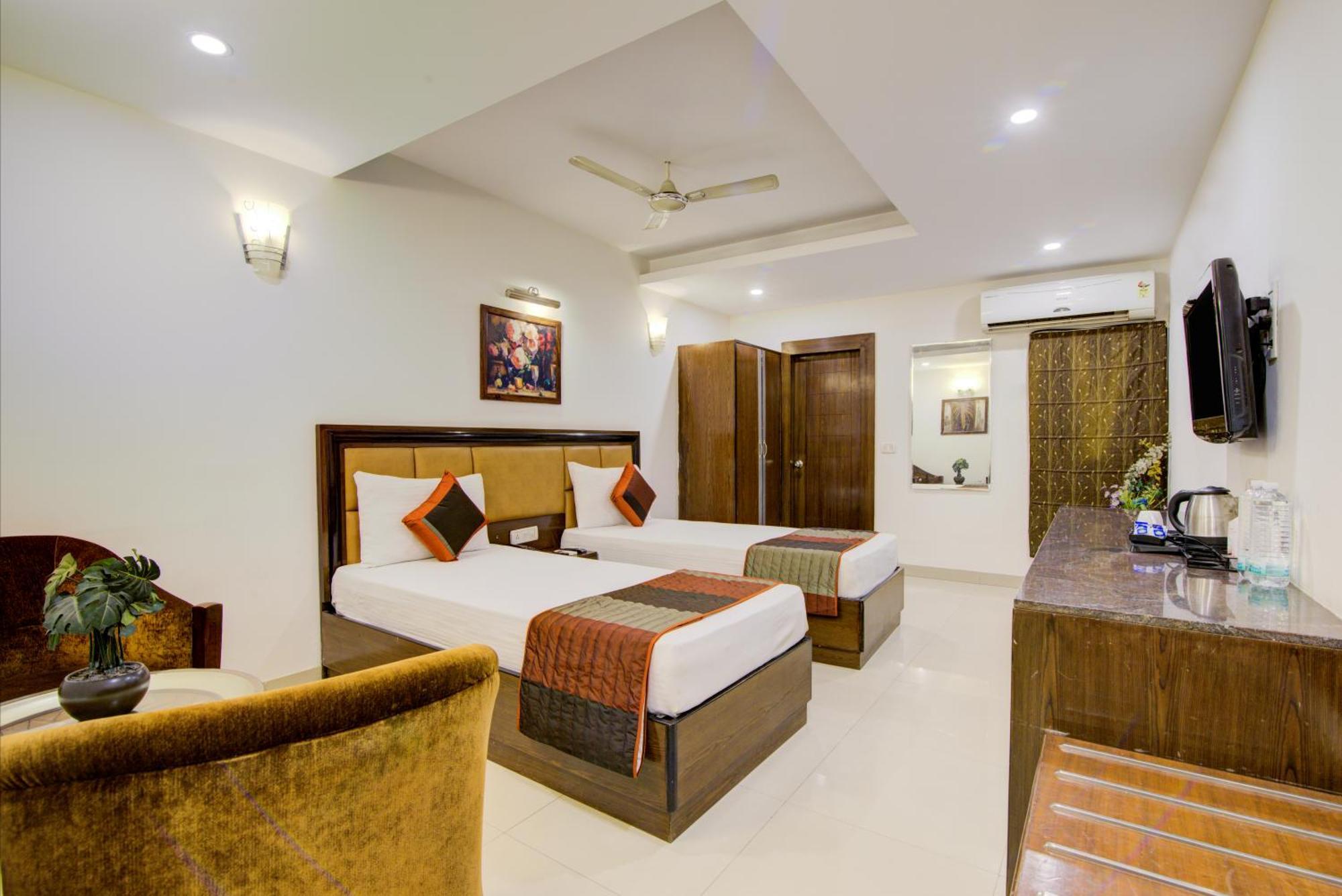 Airport La Sapphire Hotel & Restaurant New Delhi Eksteriør billede