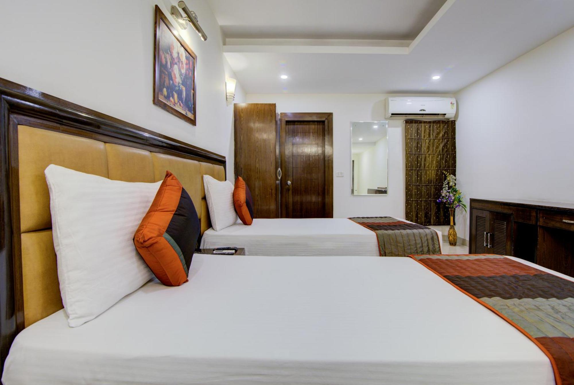Airport La Sapphire Hotel & Restaurant New Delhi Eksteriør billede