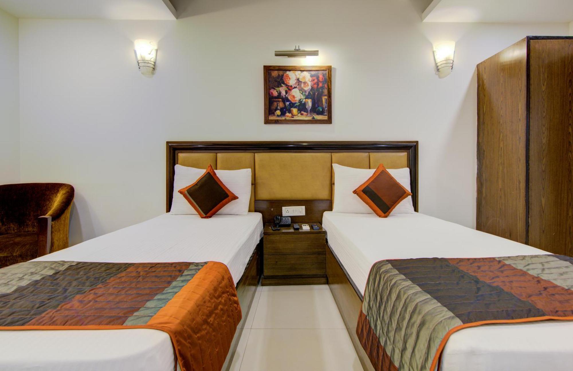 Airport La Sapphire Hotel & Restaurant New Delhi Eksteriør billede